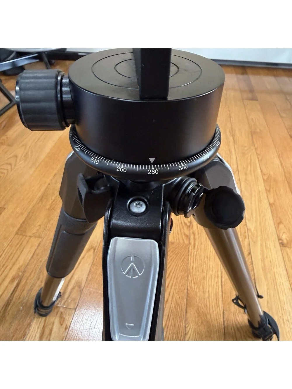 Manfrotto 055 Carbon Fiber Tripod w/ FEISOL PB-90HA Panoramic Head ( PB-90HA)